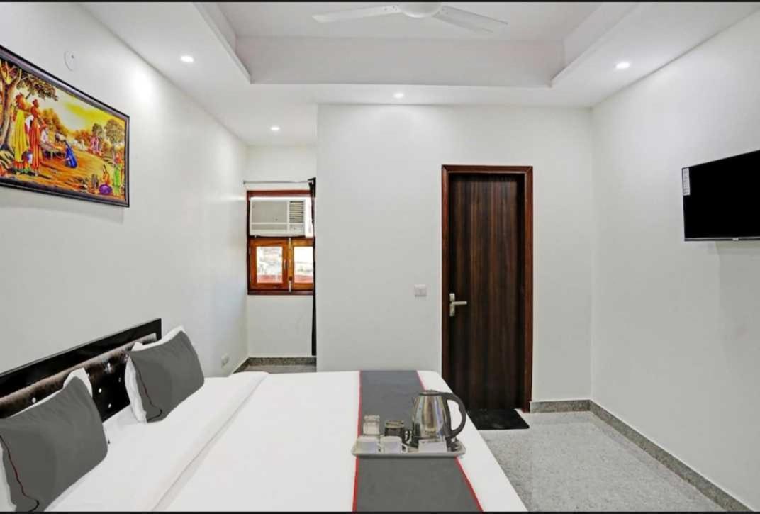 Hotel O K R Resdiancy Near Botanic Garden Of Indian Republic Noida Luaran gambar