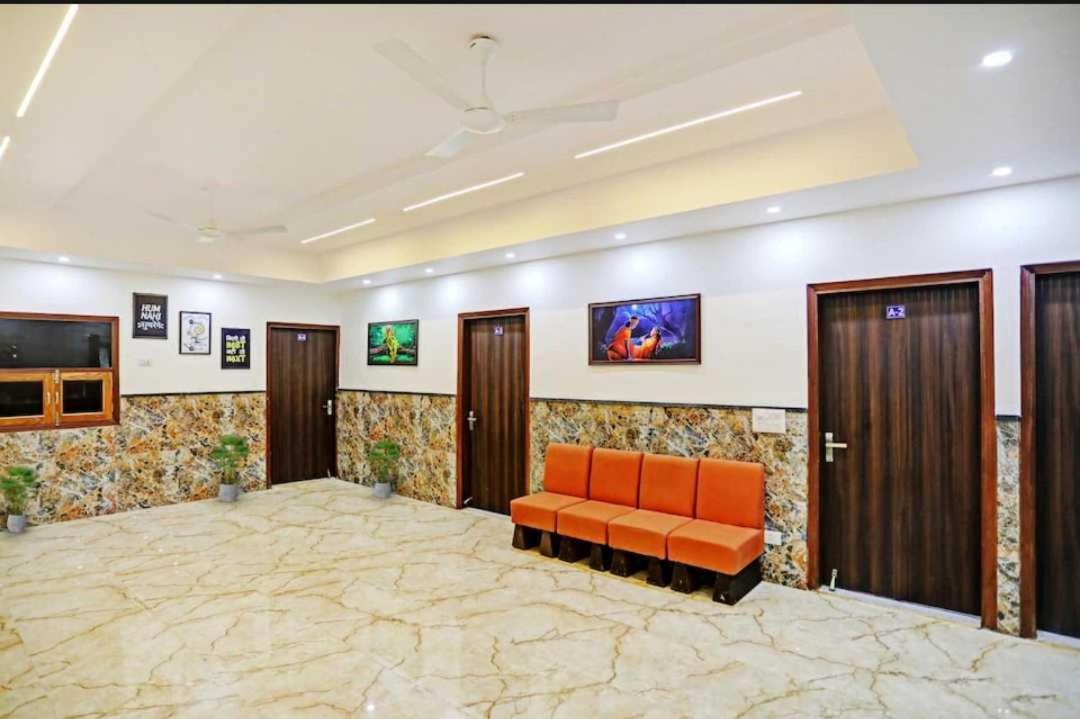 Hotel O K R Resdiancy Near Botanic Garden Of Indian Republic Noida Luaran gambar