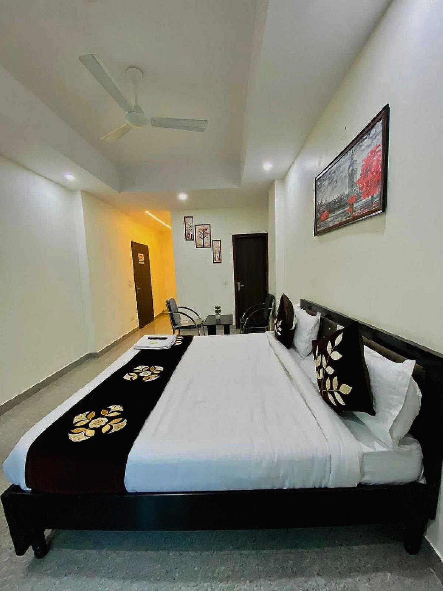 Hotel O K R Resdiancy Near Botanic Garden Of Indian Republic Noida Luaran gambar