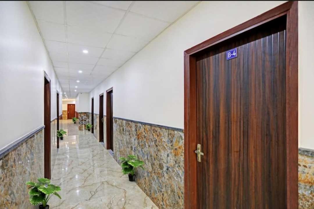 Hotel O K R Resdiancy Near Botanic Garden Of Indian Republic Noida Luaran gambar